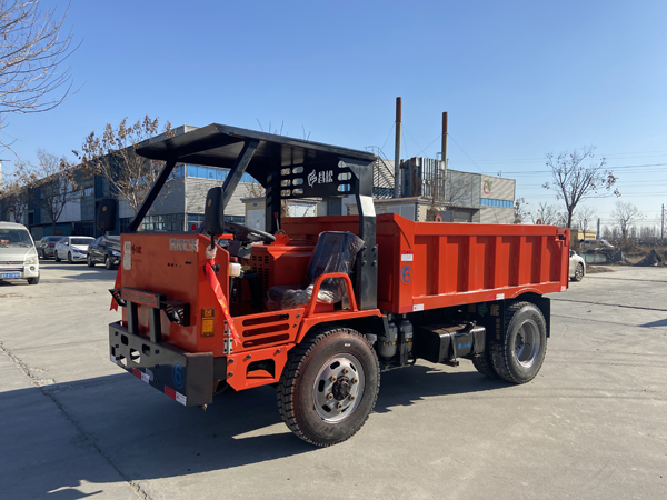 UQ-5 underground dump truck