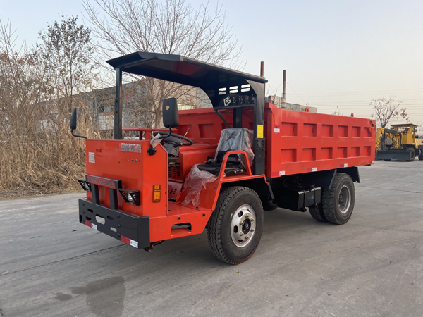 UQ-8 underground dump truck