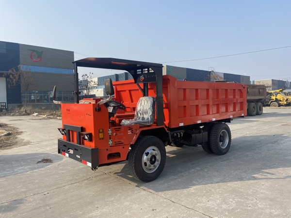 UQ-12 underground dump truck